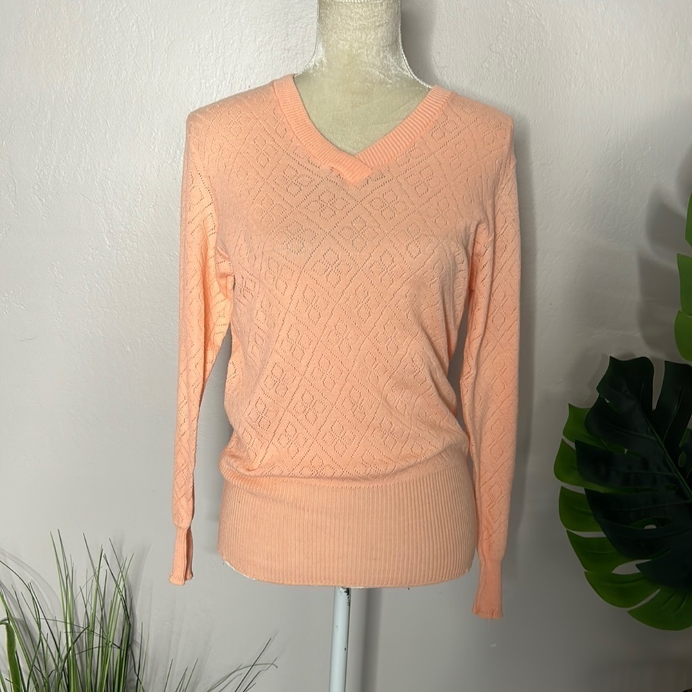 Cabelas • made in England pointelle vneck sweater